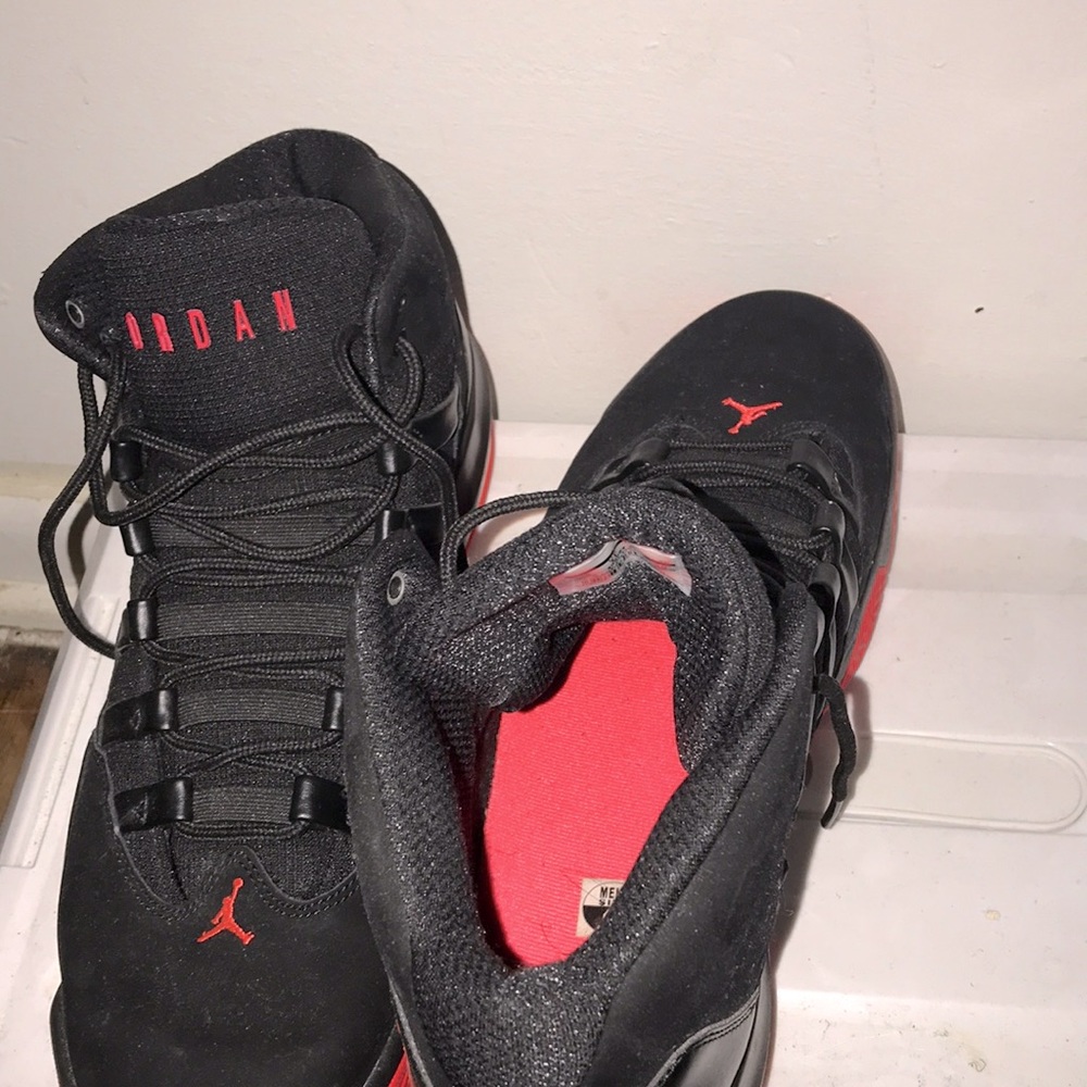 Jordan shoes red and black Good condition